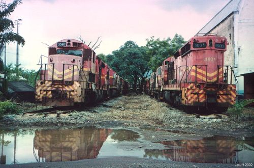 locomotivas sucata.jpg